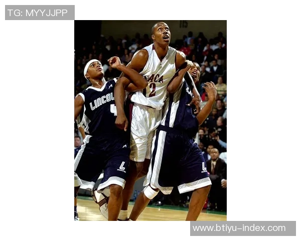 姚明与詹姆斯的巅峰对决:篮球巨星的荣耀与传奇之路 姚明与詹姆斯的巅峰对决:篮球巨星的荣耀与传奇之路