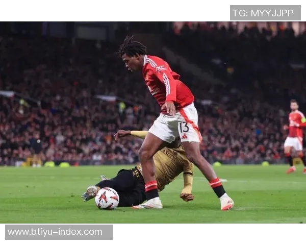 英超焦点战曼城小胜阿森纳战术解析与意外瞬间回顾